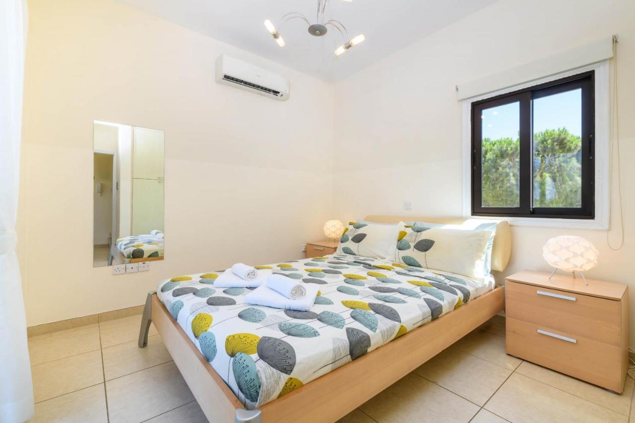 Protaras Centro Villa Bagian luar foto
