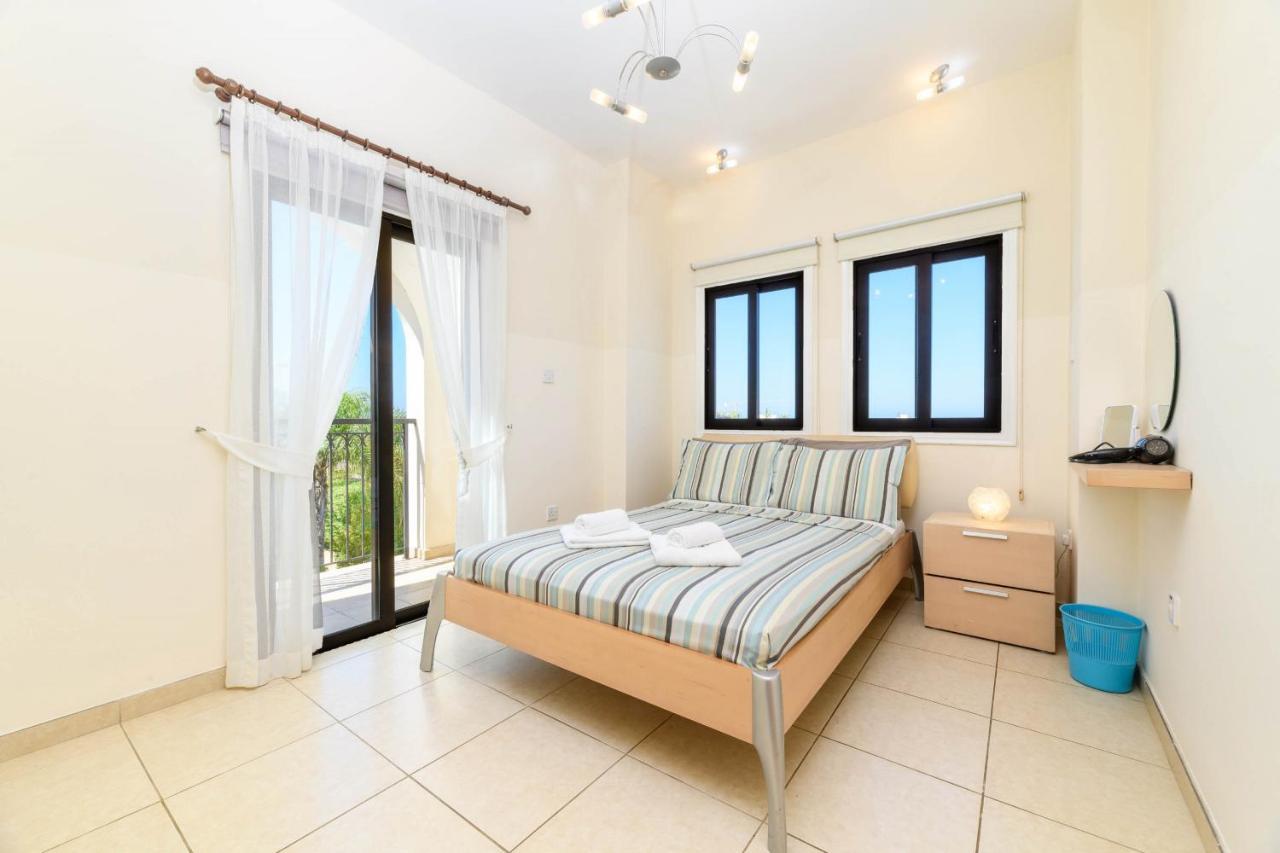 Protaras Centro Villa Bagian luar foto