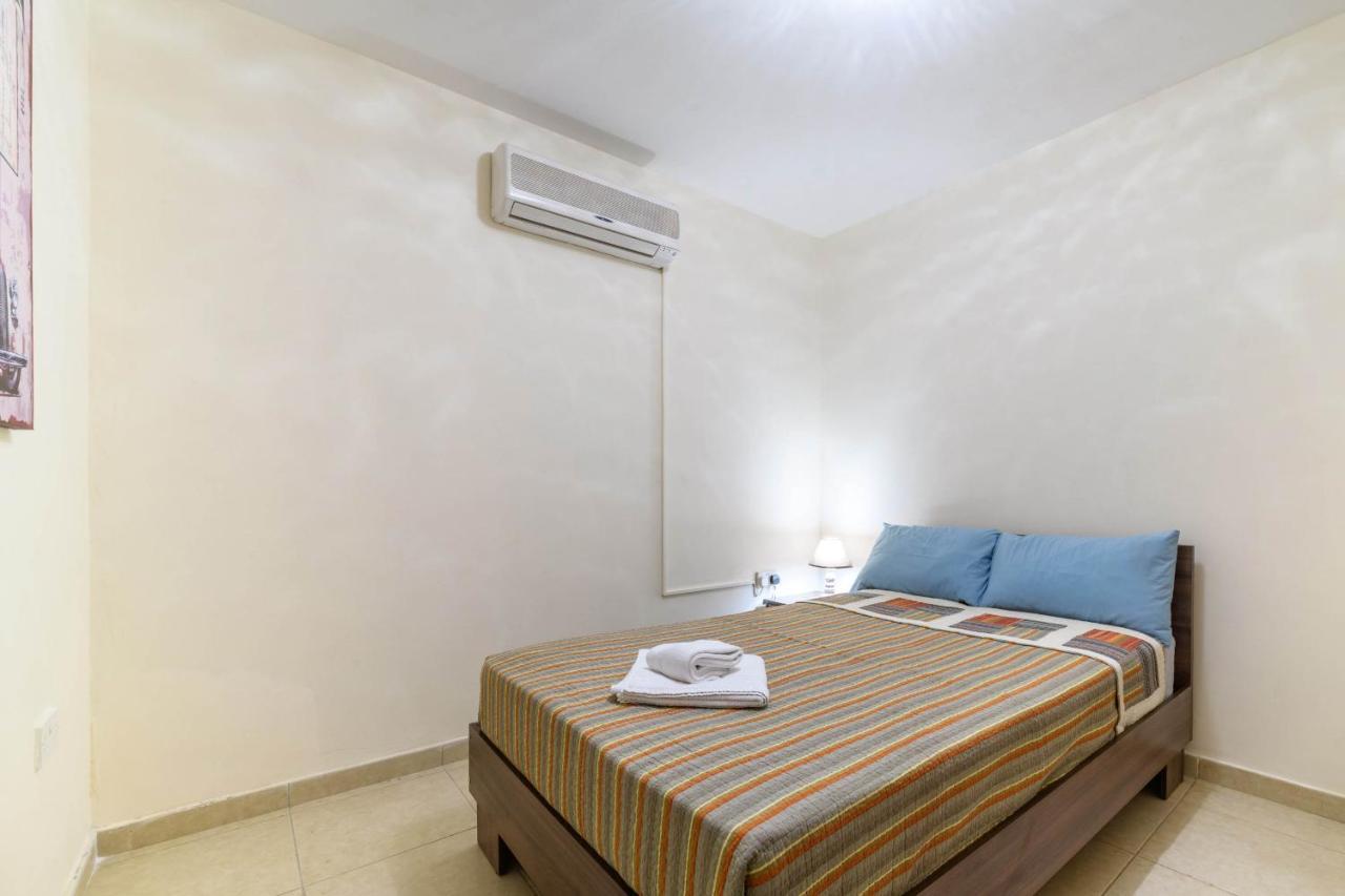 Protaras Centro Villa Bagian luar foto
