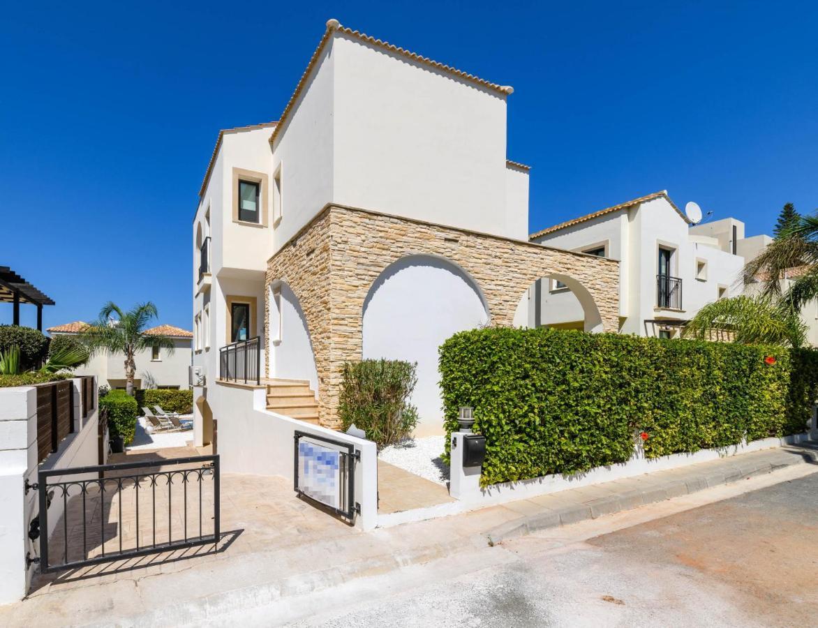 Protaras Centro Villa Bagian luar foto