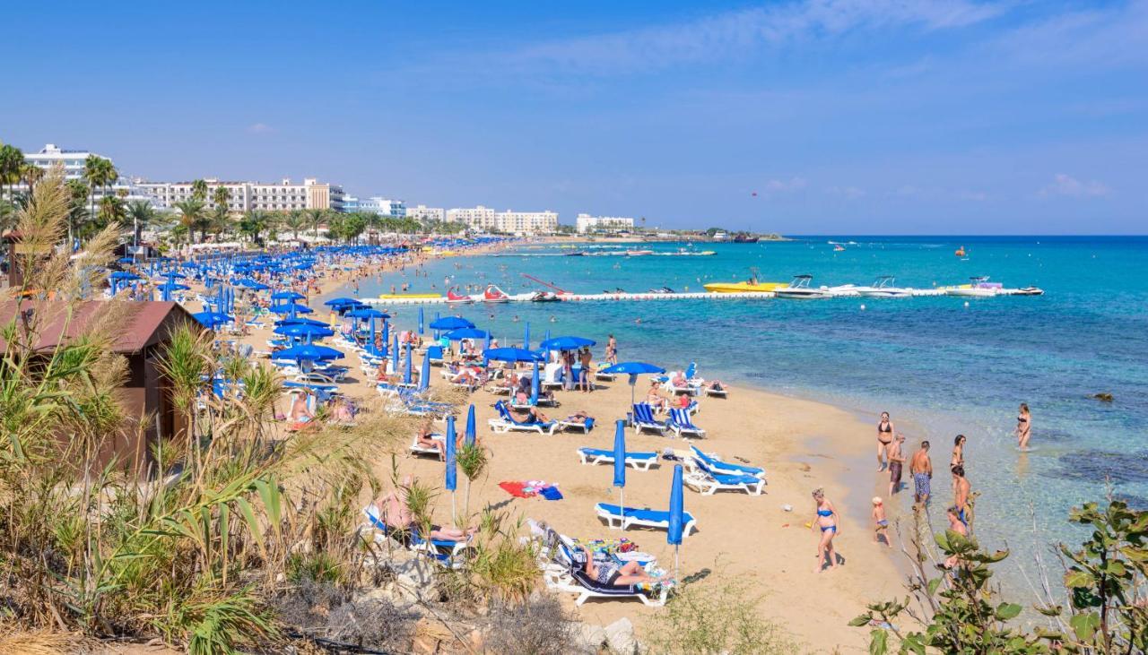 Protaras Centro Villa Bagian luar foto