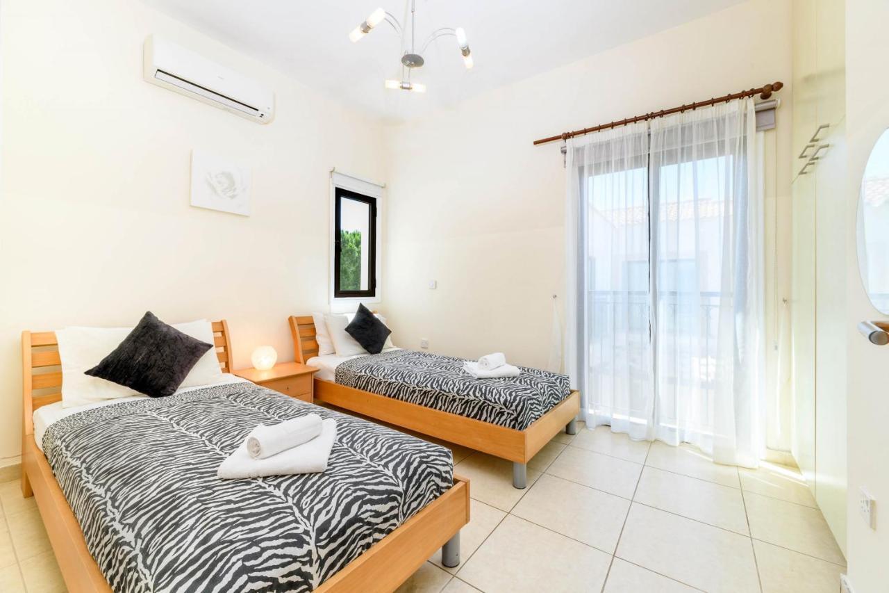 Protaras Centro Villa Bagian luar foto